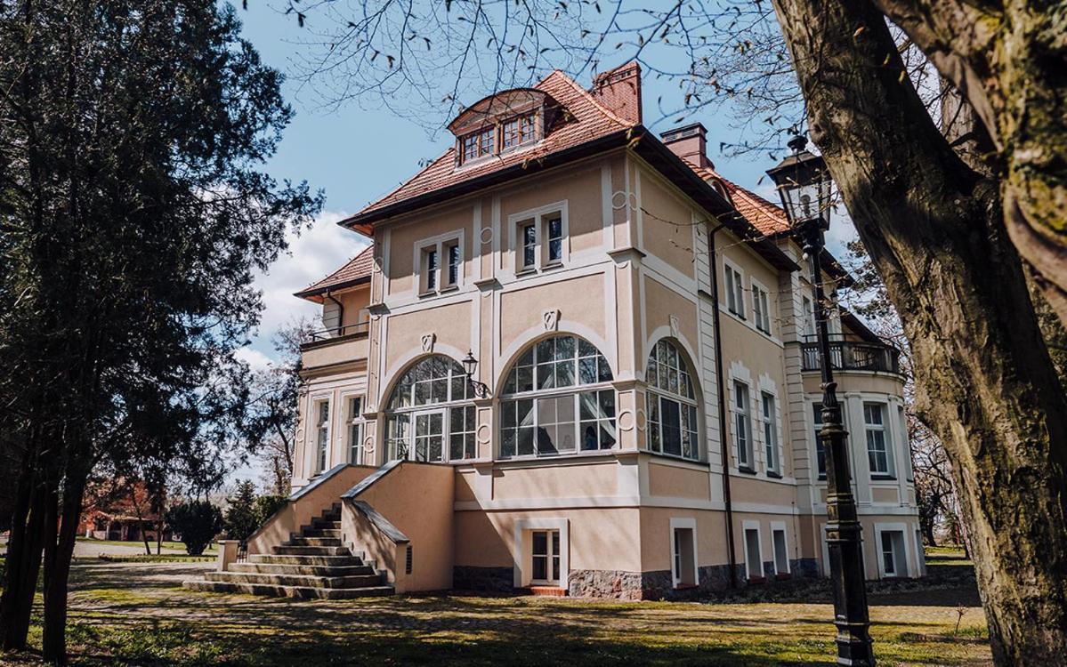Palac W Debinie Krzeszkowice Exterior foto